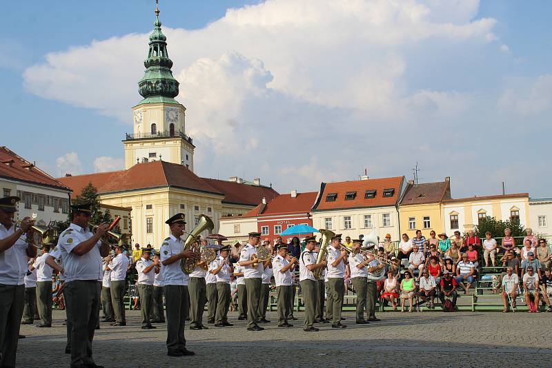 Mezinárodní festival vojenských hudeb na Velkém náměstí v Kroměříži 2019