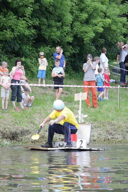 Na Neckiádě v Kvasicích devět plavidel soutěžilo o pohár.