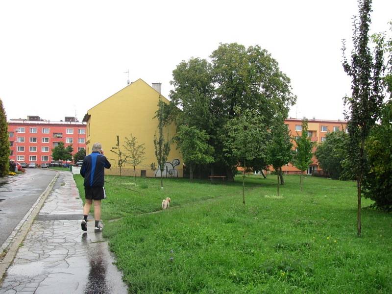 V parku na ulici Elišky Krásnohorské v Kroměříži by mělo vyrůst Rákosníčkovo hřiště společnosti Lidl.