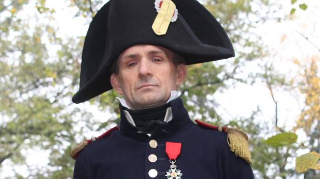 Kamil Maděra s 8. historickým plukem francouzské řadové pěchot procestoval už skoro celou Evropu, svůj život totiž zasvětil napoleonským válkám a jejich věrným bitevním replikám.