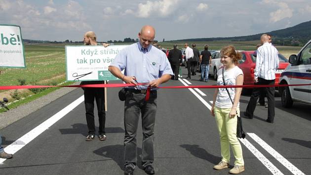 Po roční uzavírce silnice Holešov – Dobrotice se otevřel nový jihovýchodní obchvat Holešova. 