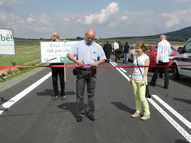 Po roční uzavírce silnice Holešov – Dobrotice se otevřel nový jihovýchodní obchvat Holešova. 