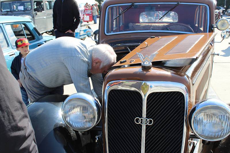 Auto moto burza a bleší trh na kroměřížském Výstavišti