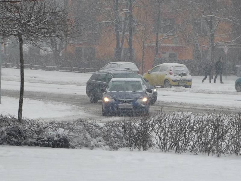 Dopoledne byly silnice přímo v Kroměříži sjízdné jen s velkou opatrností, mimo města byla situace ještě horší.