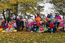 V Soběsukách na hřišti pořádala v sobotu 21. října obec a sbor tamních dobrovolných hasičů drakiádu pro děti.