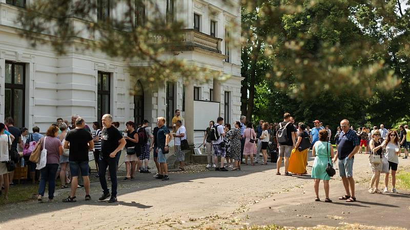 Interní oslavy založení závodu TON v Bystřici pod Hostýnem před 160 lety.