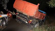 U Kurovic havaroval náklaďák, jeho vyproštění zablokovalo silnici