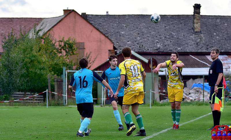 Rezerva fotbalistů Skaštic v 7. kole okresního přeboru porazila doma Břest (ve žlutém) 3:0.