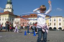 Na Velkém náměstí v Kroměříži slavili ve středu 22. září 2010 Evropský den bez aut. Pro děti členové kroměřížského Sokola připravili celou řadu soutěží, nechyběl ani tradiční Běh naděje.