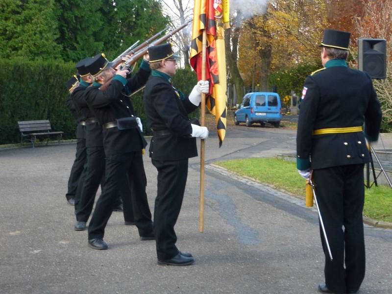 Kroměřížští ostrostřelci vystřelili salvu k příležitosti Dne válečných veteránů.