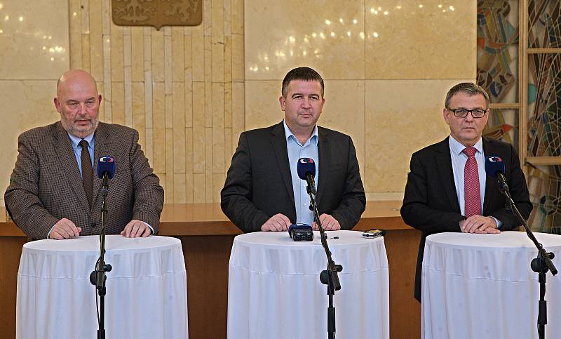 Ministři ČSSD Jan Hamáček, Lubomír Zaorálek, Miroslav Toman v Kroměříži.