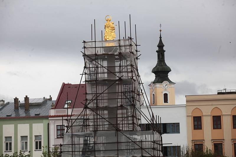 Morový sloup na kroměřížském Velkém náměstí.