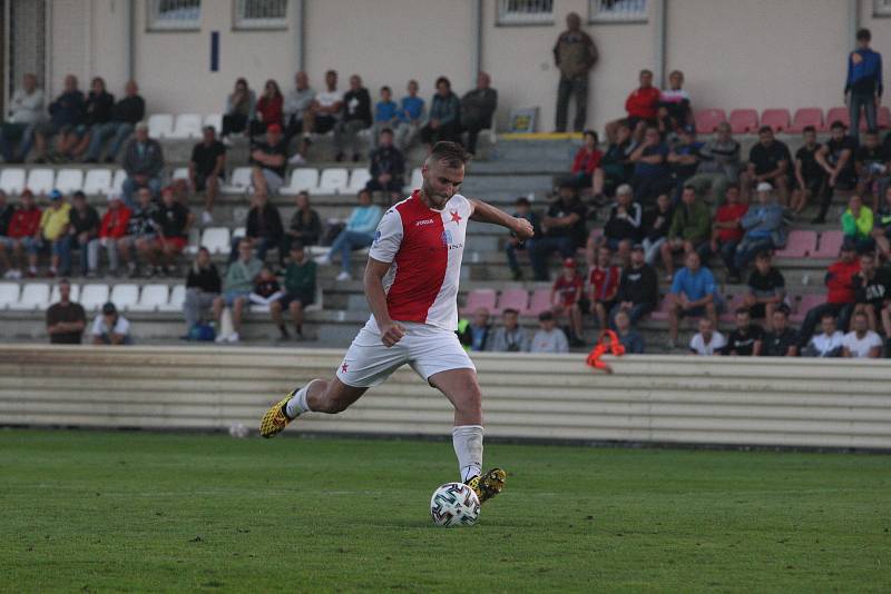 Fotbalisté Kroměříže (červenobílé dresy) podlehli ve 2. kole MOL Cupu druholigové Zbrojovce Brno na penalty.