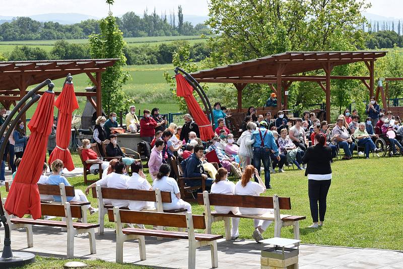 Koncert Standy Hložka v Domově pro osoby se zdravotním postižením Barborka v Kroměříži.