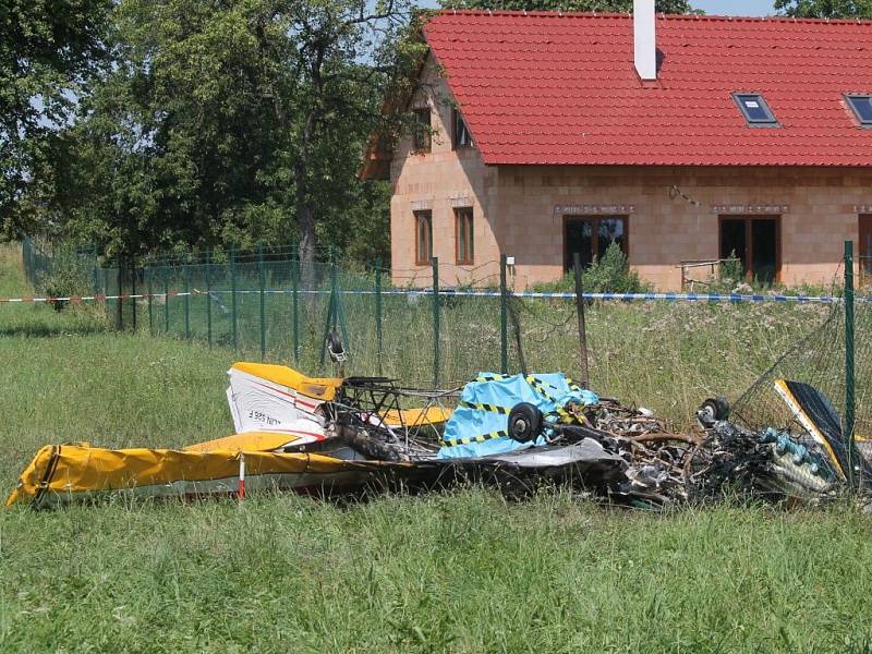 Tragický pád letadla při akrobatických závodech v Kroměříži