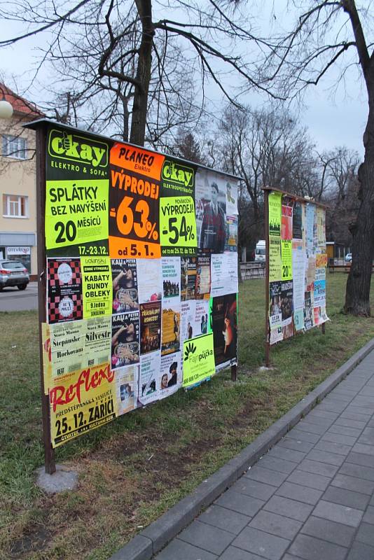  Kvůli přechodu na nový systém provozování výlepové služby a plánované postupné výměně všech ploch určených pro oficiální výlep plakátů v Kroměříži je totiž dočasně přerušen jejich sběr a výlep.