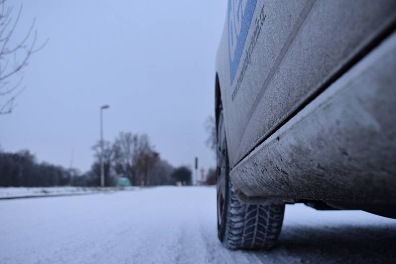 Ledovka a čerstvý sníh v Kroměříži, 8. 2. 2021