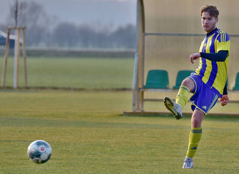 Fotbalisté Skaštic v generálce na start odvetné části divize E doma remizovali s lídrem krajského přeboru - Baťovem 3:3.