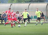 Divizní fotbalisté Skaštic (v zeleném) po pěti zápasech bez porážky v sobotu nečekaně doma narazili, podlehli Novým Sadům.