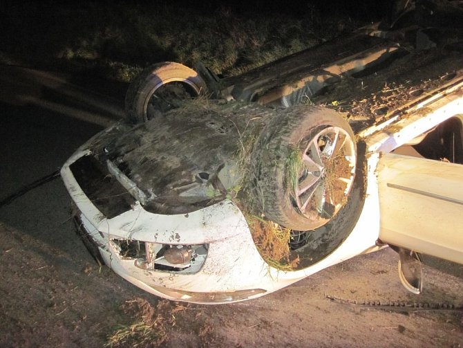 Dopravní nehoda ke které došlo v zatáčkách z Holešova na Tučapy. 