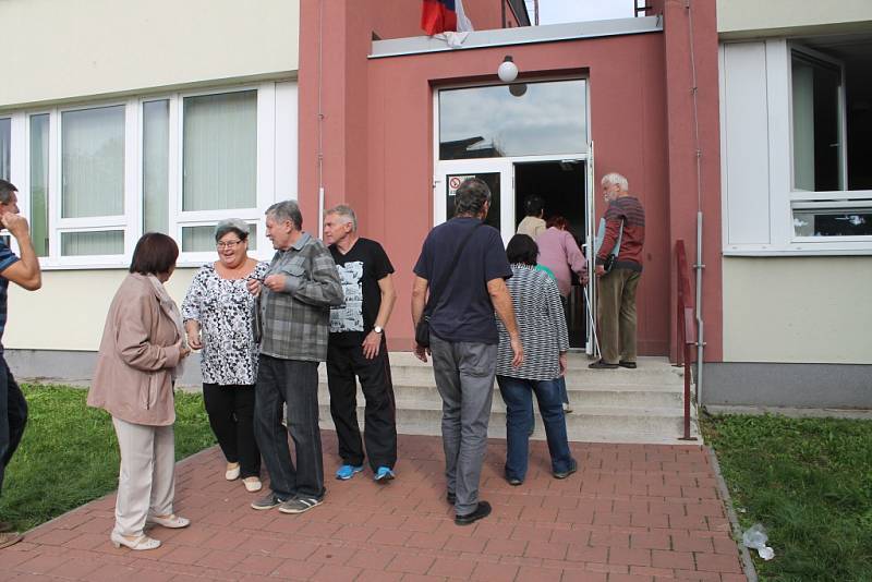 Komunální volby začaly v pátek 10. října tradičně ve 14 hodin také na Kroměřížsku.