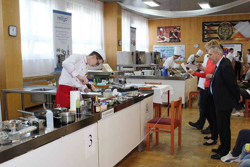 Už šestým rokem pořádala kroměřížská Střední škola hotelová a služeb mezinárodní gastronomickou soutěž Gastro Kroměříž.