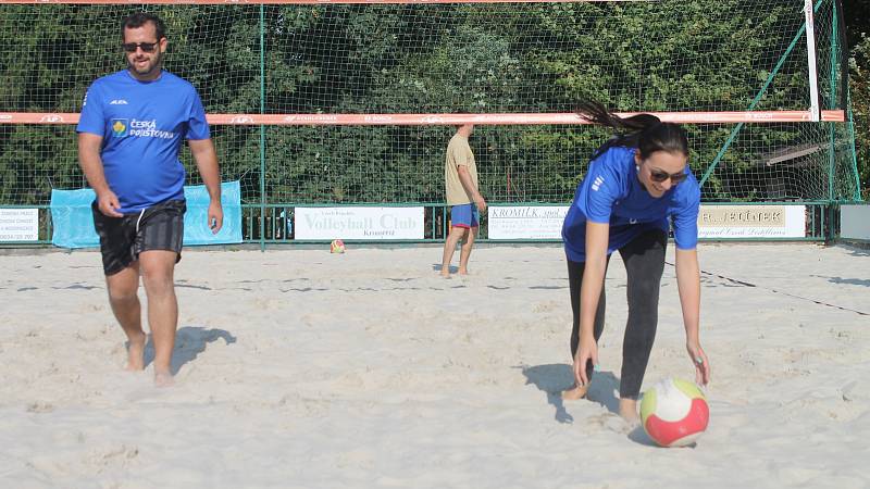 Benefiční turnaj Kola pro Afriku na kroměřížských beachvolejbalových kurtech na Bajdě