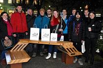 Ve čtvrtek 16. prosince 2021 v Holešově za účasti autorů, studentů SŠNO v Bystřici pod Hostýnem, slavnostně odhalili lavičku prezidenta Havla. Ta by se měla stát novým místem setkávání lidí.