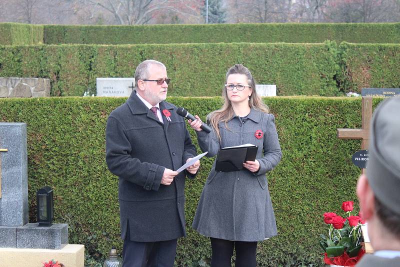 Plaketu za mimořádnou péči o válečné hroby převzalo z rukou Imricha Vetráka zastupujícího Ministerstvo obrany ČR město v roce, kdy si připomínáme sto let od ukončení I. světové války.