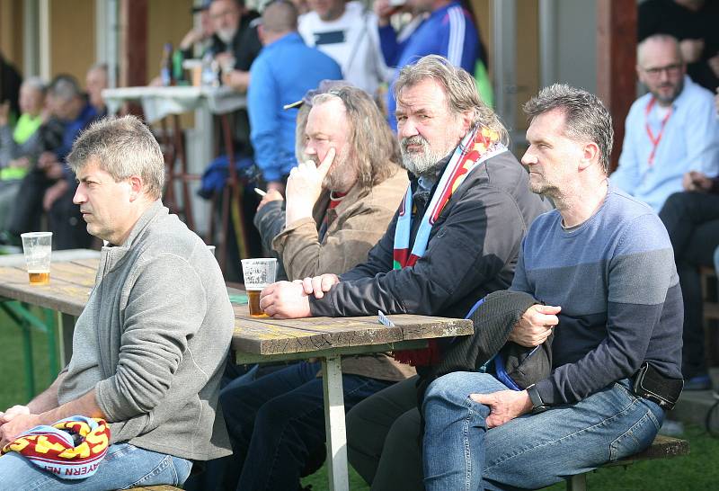 Divizní fotbalisté Skaštic (ve žlutém) v sobotním 20. kole skupiny E doma podlehli vysoko Přerovu 0:5.