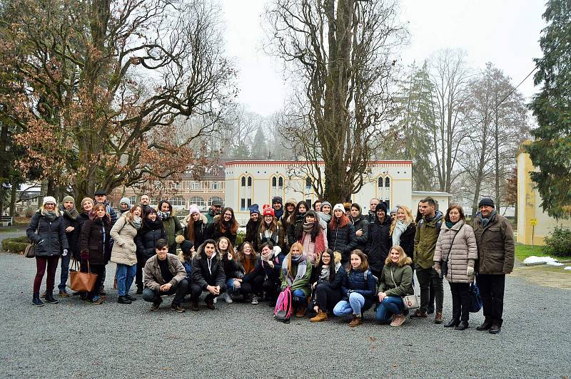 Projektového setkání s názvem Feeding Our Minds (Strava pro naši mysl) v chorvatském Daruvaru se v únoru zúčastnily studentky a pedagogové Střední školy hotelové a služeb z Kroměříže.