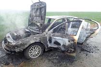 Nedělní požár kompletně zničil osobní auto v Morkovicích-Slížanech; 14. května 2023