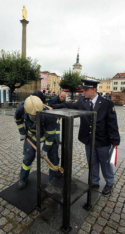 O titul nejtvrdšího hasiče soutěžili ve čtvrtek 9. září záchranáři v centru Kroměříže.