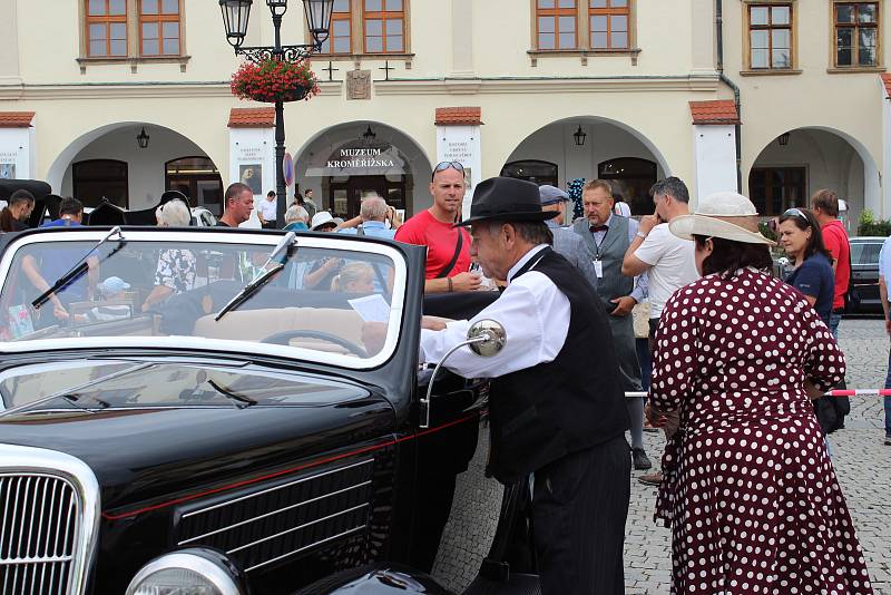 Přehlídka autoveteránů v Kroměříži.