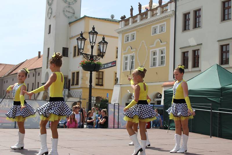 Již 16. ročník Dne tance proběhl na Velkém náměstí v Kroměříži 15. června 2019.