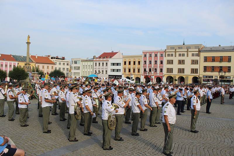 Mezinárodní festival vojenských hudeb na Velkém náměstí v Kroměříži 2019