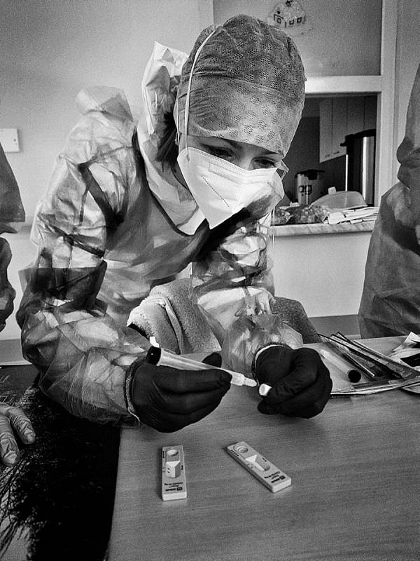 Pandemie onemocnění covid v Kroměřížské nemocnici očima hlavních protagonistů - zdravotníků.