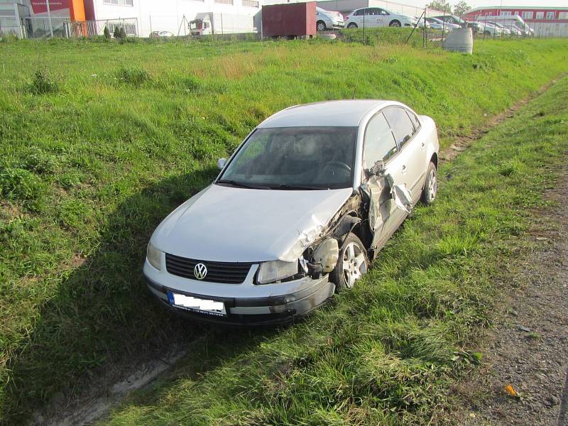 Srážku dvou osobních aut řešili ve středu 18. října po desáté hodině dopoledne hasiči, policisté a zdravotníci nedaleko Fryštáku ve směru na Holešov.