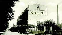 20.–30. LÉTA. Kneislova továrna na cukrovinky zahájila výrobu v roce 1863. Jednalo se o jednoho z prvních velkovýrobců v tehdejší zemi. 20 lidí vyrábělo cukrové píšťalky a špalky, později sortiment rozšířil na čokoládové výrobky, kandované a máčené ovoce.