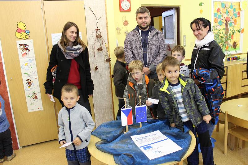 V rámci akce Chováme se bezpečně – chráníme své zdraví si žáčci kroměřížské MŠ Žižkova vyzkoušeli mnohé dovednosti.