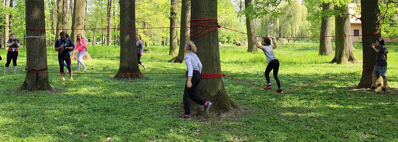 Trénink Spartan kids v holešovské zámecké zahradě