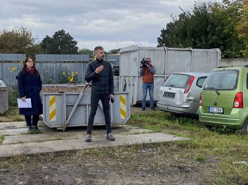 V Kroměříži proběhla vůbec poprvé dražba vraků odtažených z ulic města.