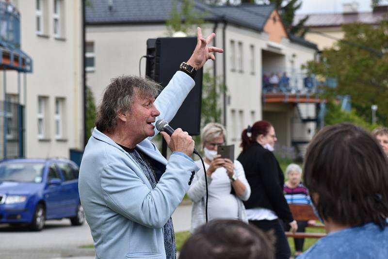 Koncert Standy Hložka v Domově pro osoby se zdravotním postižením Barborka v Kroměříži.