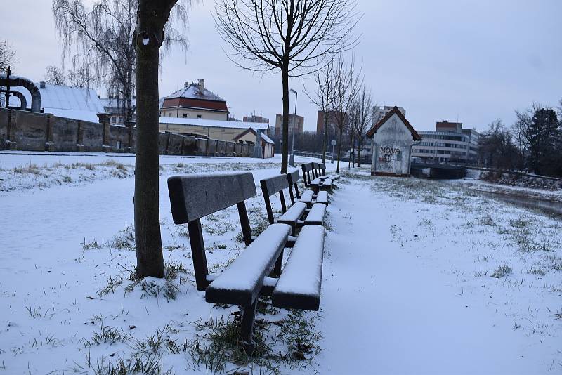 Ledovka a čerstvý sníh v Kroměříži, 8. 2. 2021