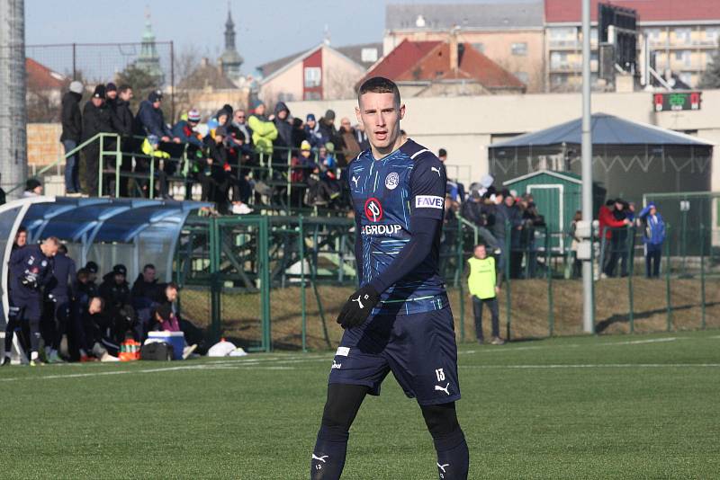 Fotbalisté Slovácka (modré dresy) na úvod zimní přípravy přehráli třetiligovou Kroměříž 5:1.