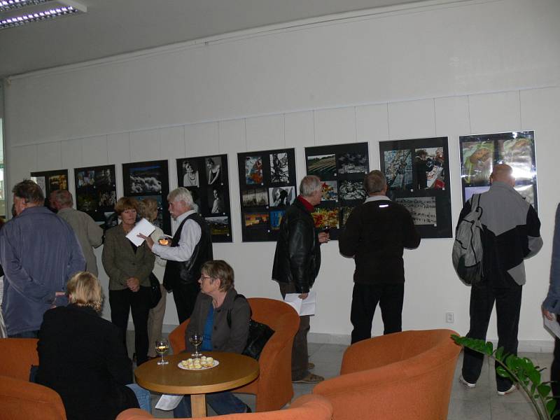 Vernisáž výstavy Fotoklubu nazvaná Fotobraní 2012 se uskutečnila ve čtvrtek 11. 10. 2012 ve foayer kroměřížského Domu kultury. Více prostoru dostali dva členové klubu, a to, Jan Bureš a Miroslav Pilát.  