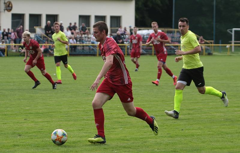 Fotbalisté Kvasic (v červených dresech) v přípravném zápase remizovali s divizními Skašticemi 3:3.