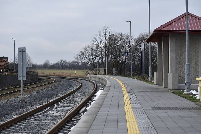 Od poslední změny jízdního řádu v neděli 12. prosince 2021 přestala existovat železniční stanice Rajnochovice. Nově nese název Podhradní Lhota, a to podle katastru obce, ve které se dlouhá léta nachází.