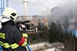 V sobotu večer získali hasiči nad požárem v chemičce v Chropyni převahu.