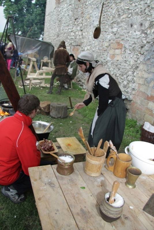 Na Historických dnech na tvrzi v Kurovicích vystoupilo šestnáct uměleckých skupin.